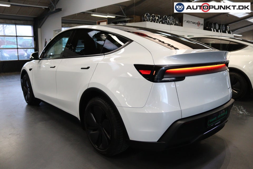 Tesla Model Y Long Range AWD 5d