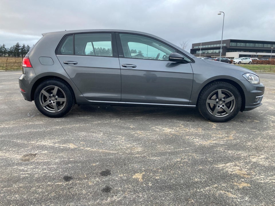 VW Golf VII 1,6 TDi 115 IQ.Drive DSG 5d