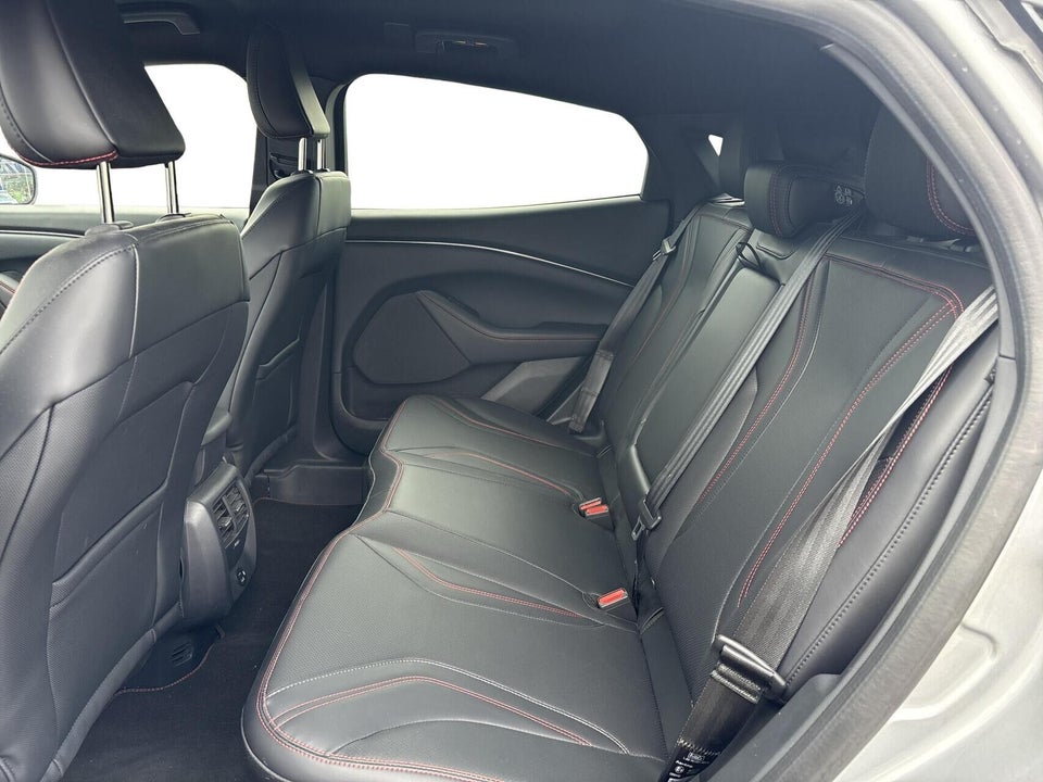 Ford Mustang Mach-E 68 Standard Range AWD 5d