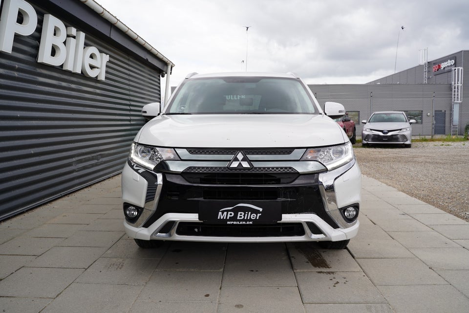Mitsubishi Outlander 2,4 PHEV Inform+ CVT 4WD 5d