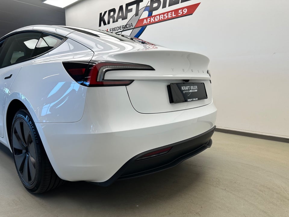 Tesla Model 3 RWD 4d
