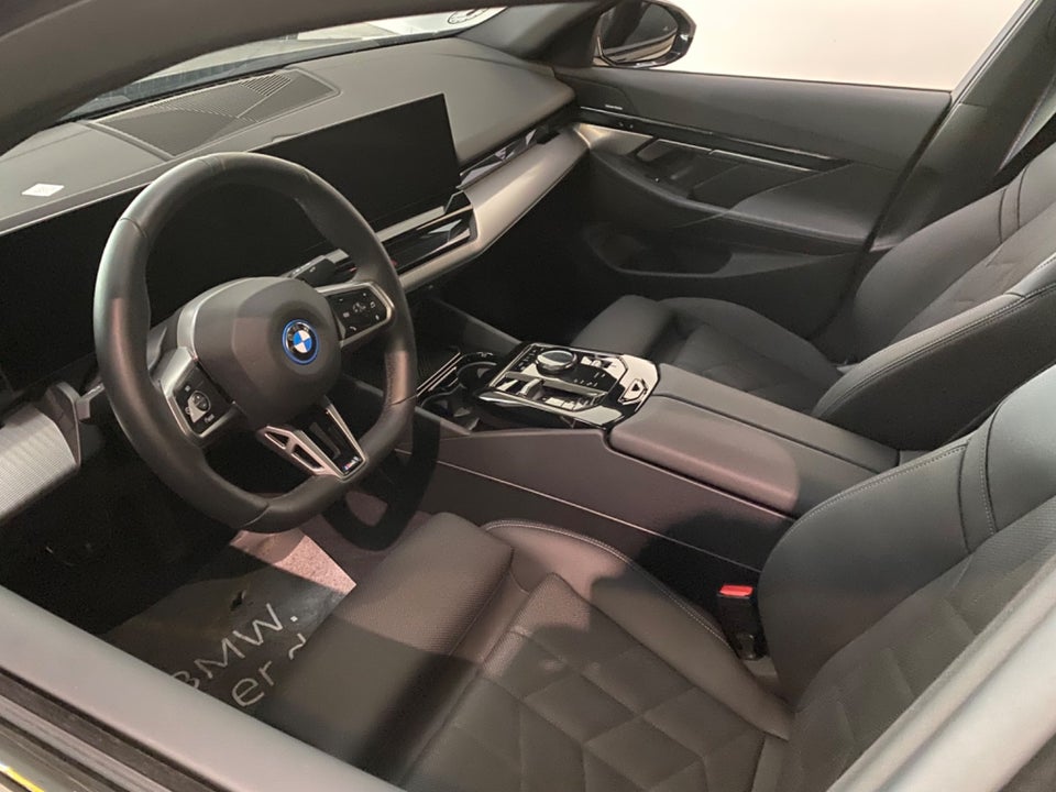 BMW i5 eDrive40 M-Sport 4d