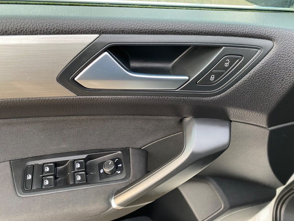 VW Touran 2,0 TDi 115 Comfortline DSG Van 5d