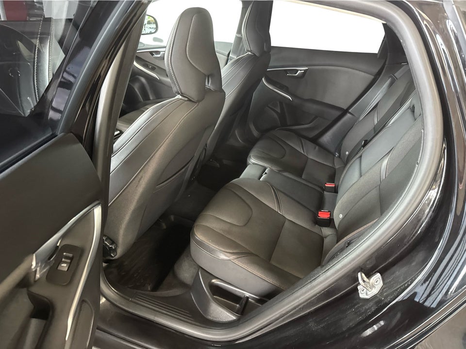Volvo V40 CC 2,0 D3 150 Summum aut. 5d
