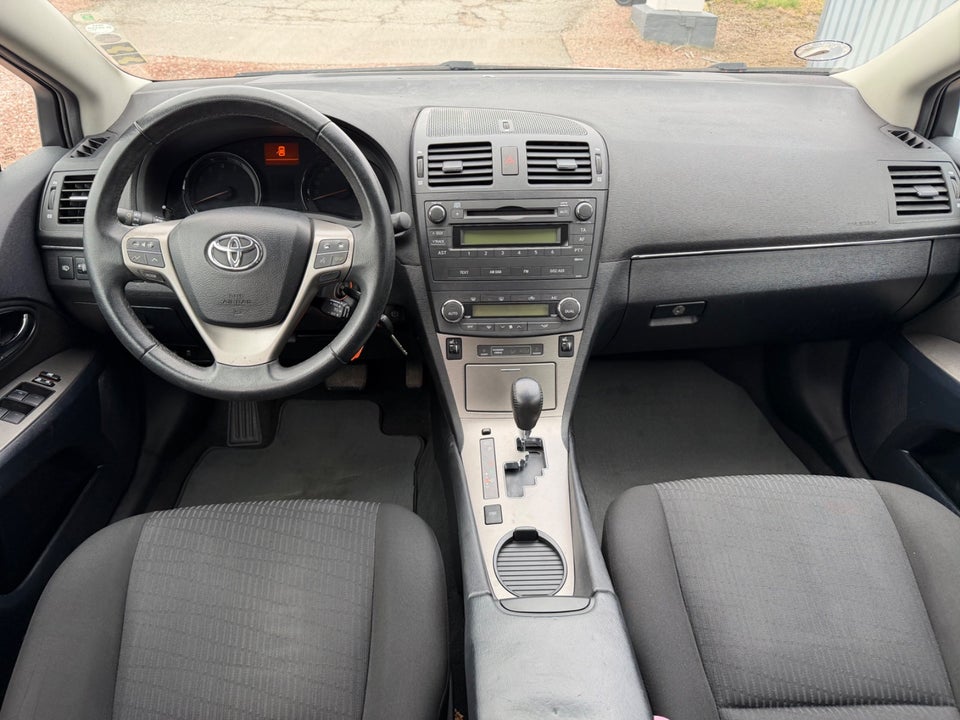 Toyota Avensis 1,8 VVT-i T2 stc. E-CVT 5d