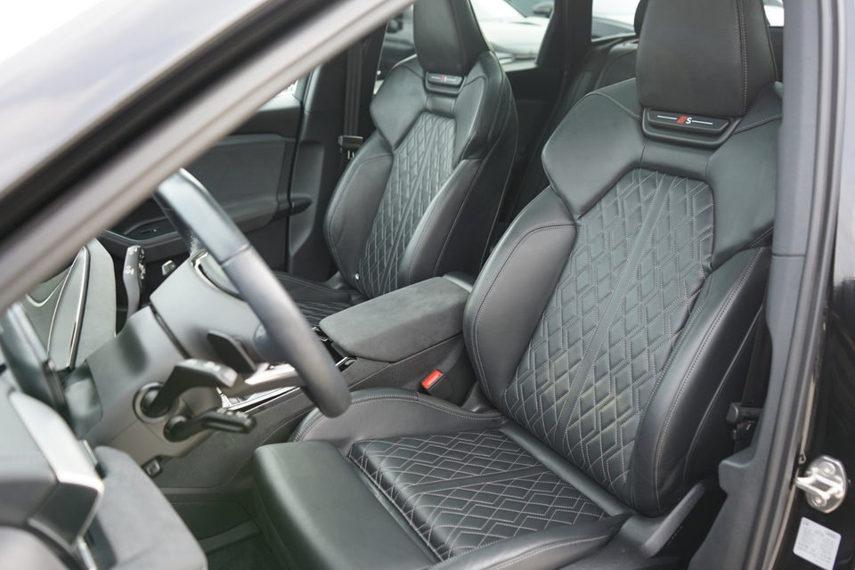 Audi SQ6 e-tron quattro 5d