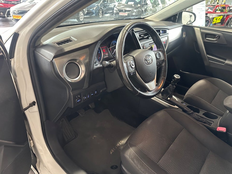 Toyota Auris 2,0 D-4D T2+ 5d