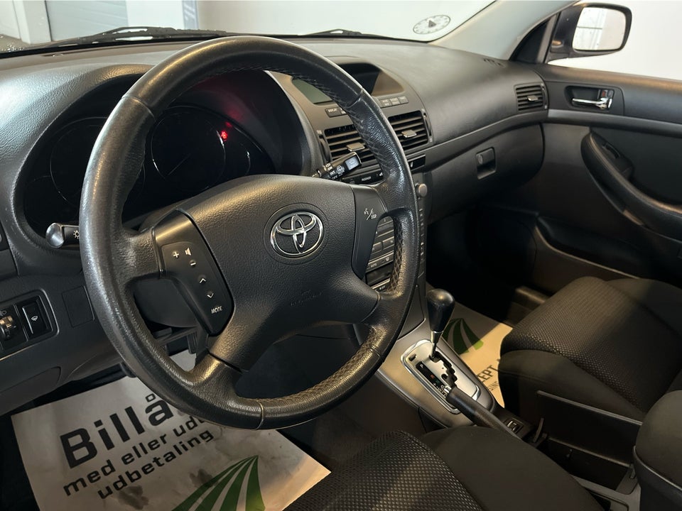 Toyota Avensis 2,4 Executive stc. aut. 5d