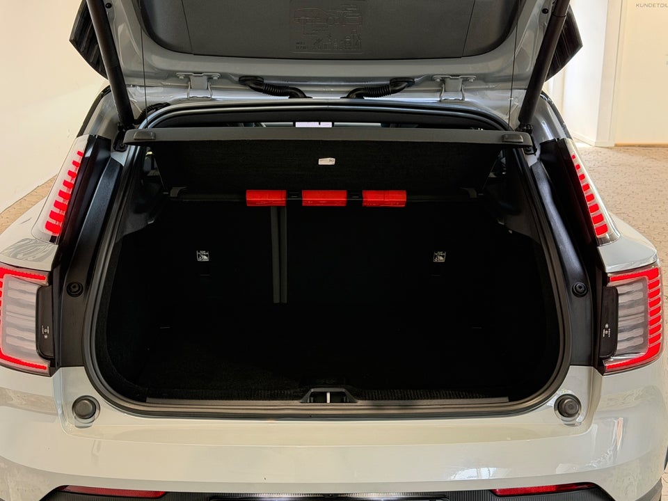 Volvo EX30 Extended Range Plus 5d