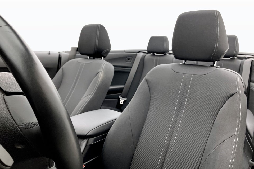 BMW 218i 1,5 Cabriolet Connected aut. 2d