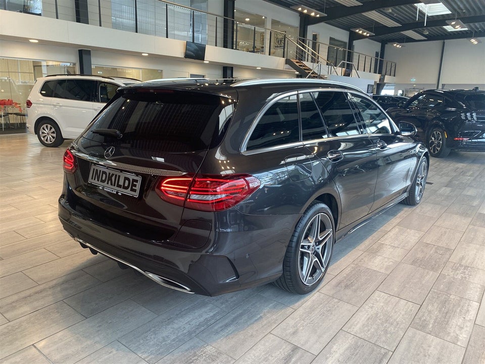 Mercedes C300 de 2,0 AMG Line stc. aut. 5d