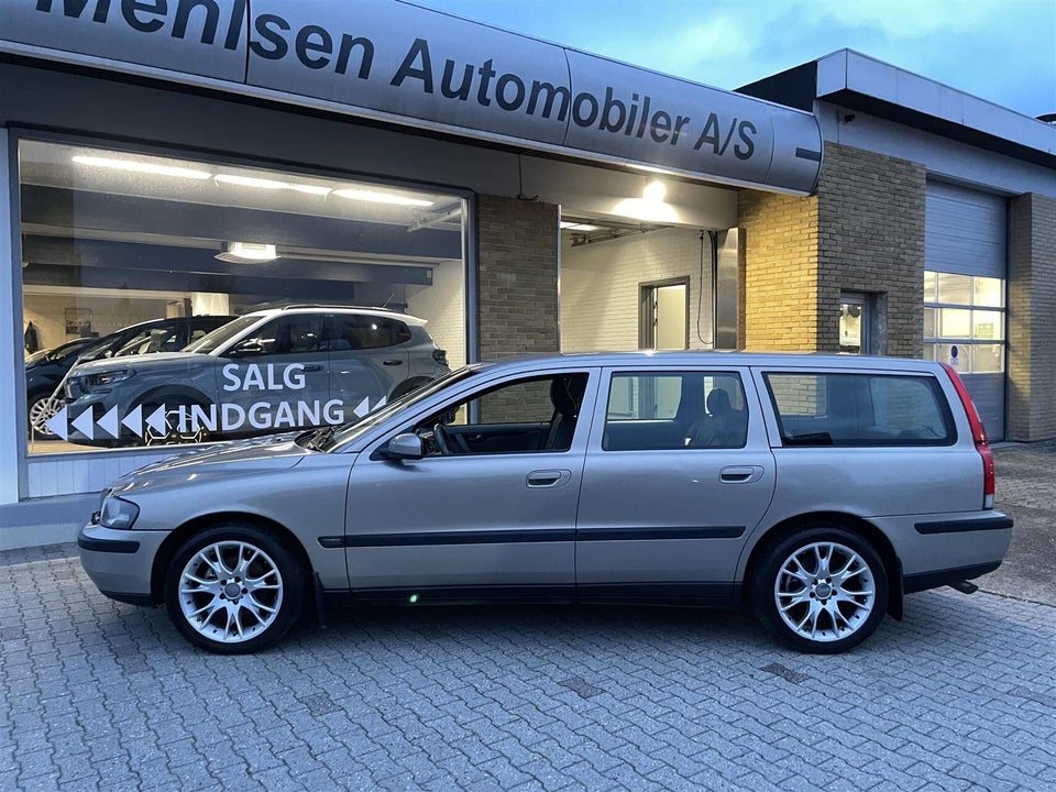 Volvo V70 2,4 140 5d
