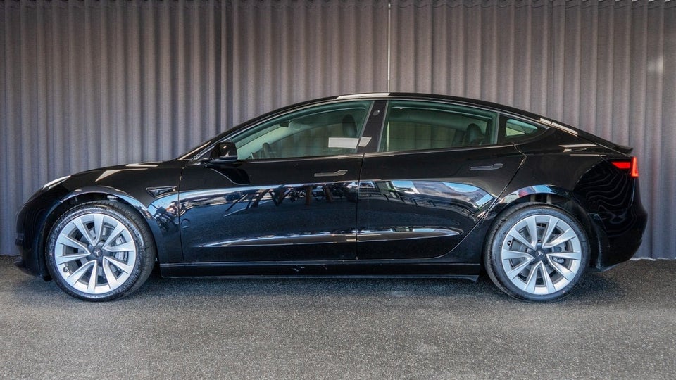 Tesla Model 3 Long Range AWD 4d