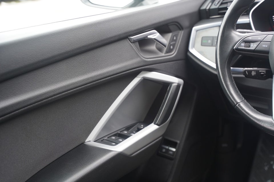 Audi Q3 45 TFSi e Attitude plus S-tr. 5d