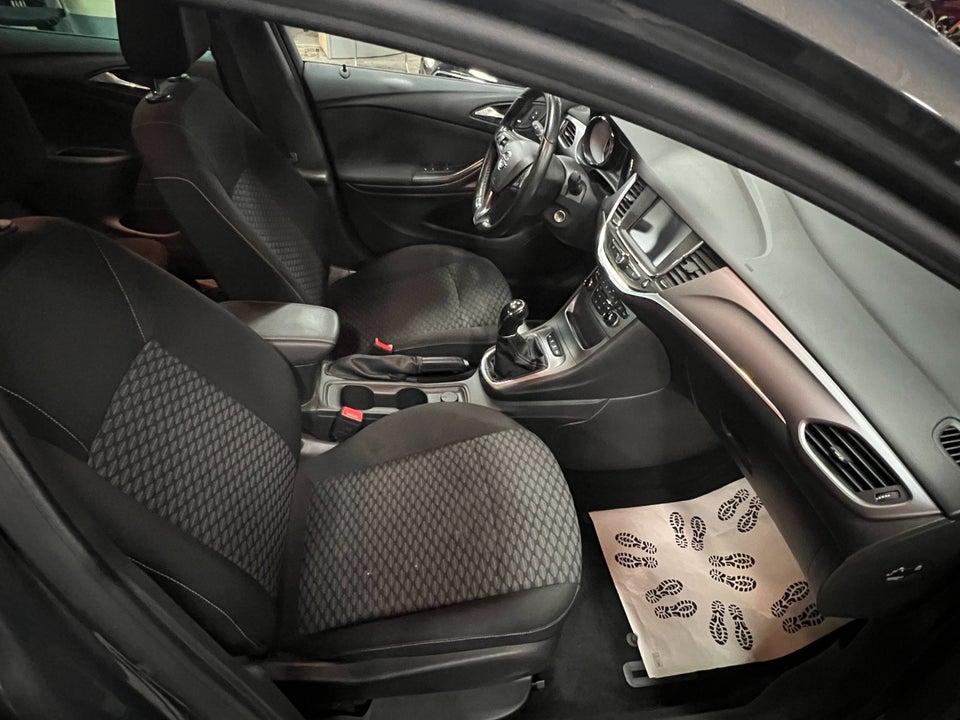 Opel Astra 1,6 CDTi 110 Enjoy 5d