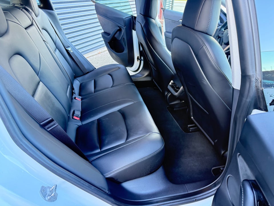 Tesla Model 3 Long Range AWD 4d