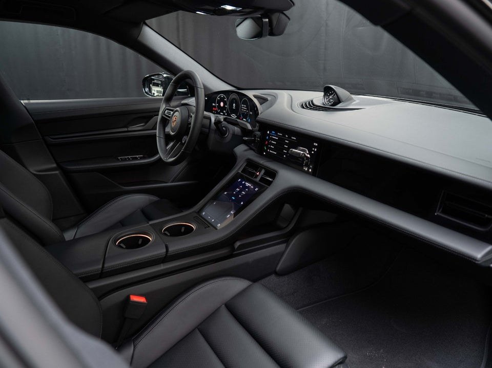 Porsche Taycan Performance+ Black Edition 4d