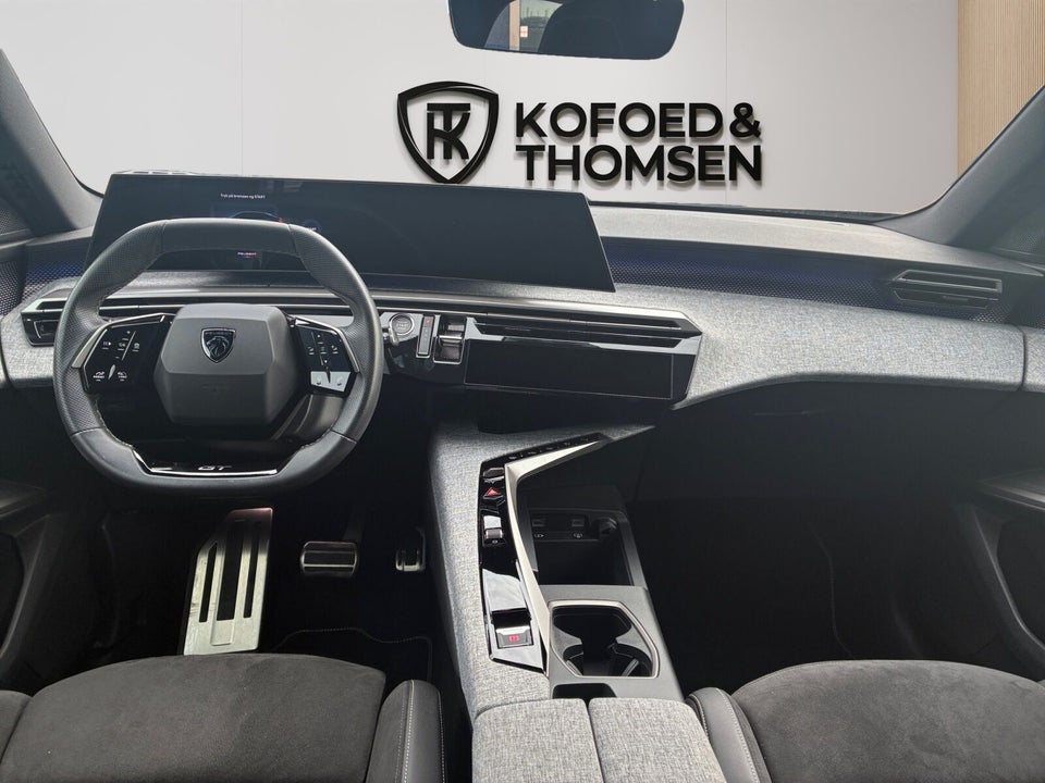 Peugeot e-3008 77 GT 5d