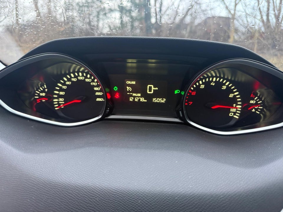 Peugeot 308 1,2 e-THP 130 Style 5d