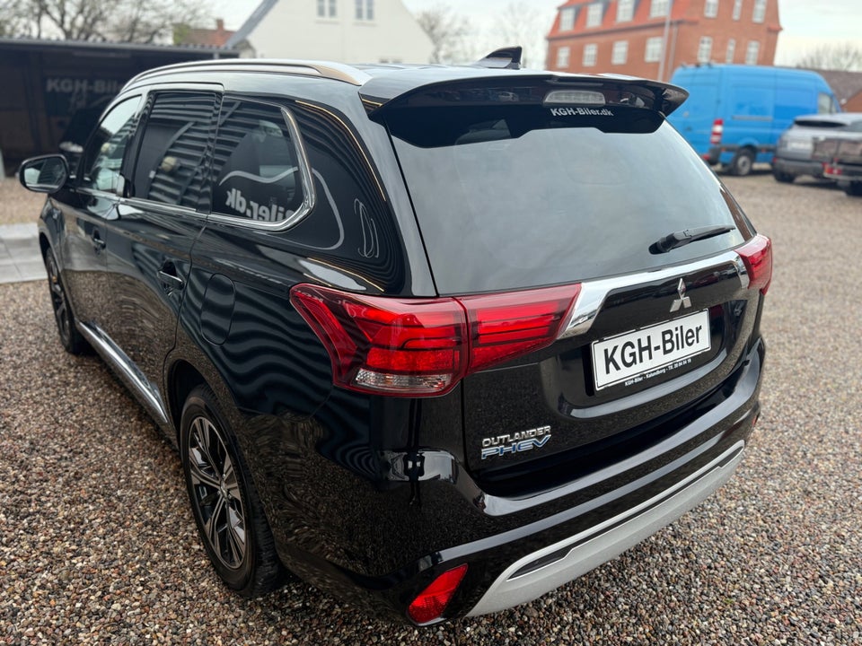 Mitsubishi Outlander 2,4 PHEV Invite CVT 4WD 5d