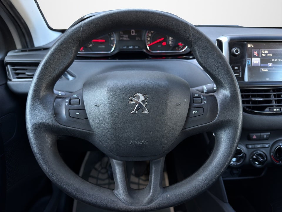 Peugeot 208 1,2 VTi Allure Sky 5d