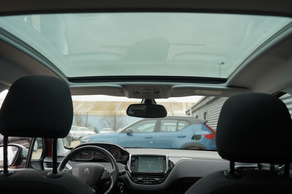 Peugeot 208 1,6 BlueHDi 100 Allure Sky 5d