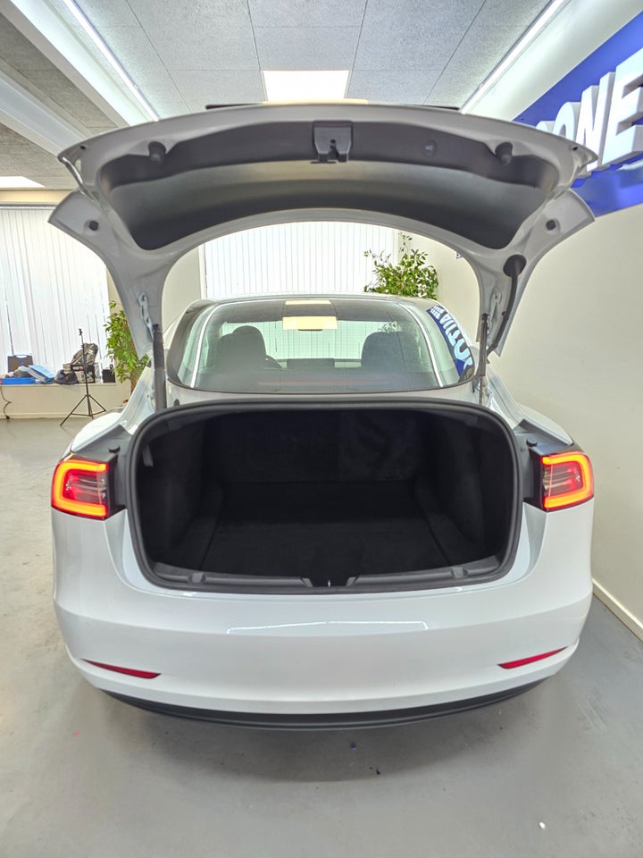 Tesla Model 3 RWD 4d