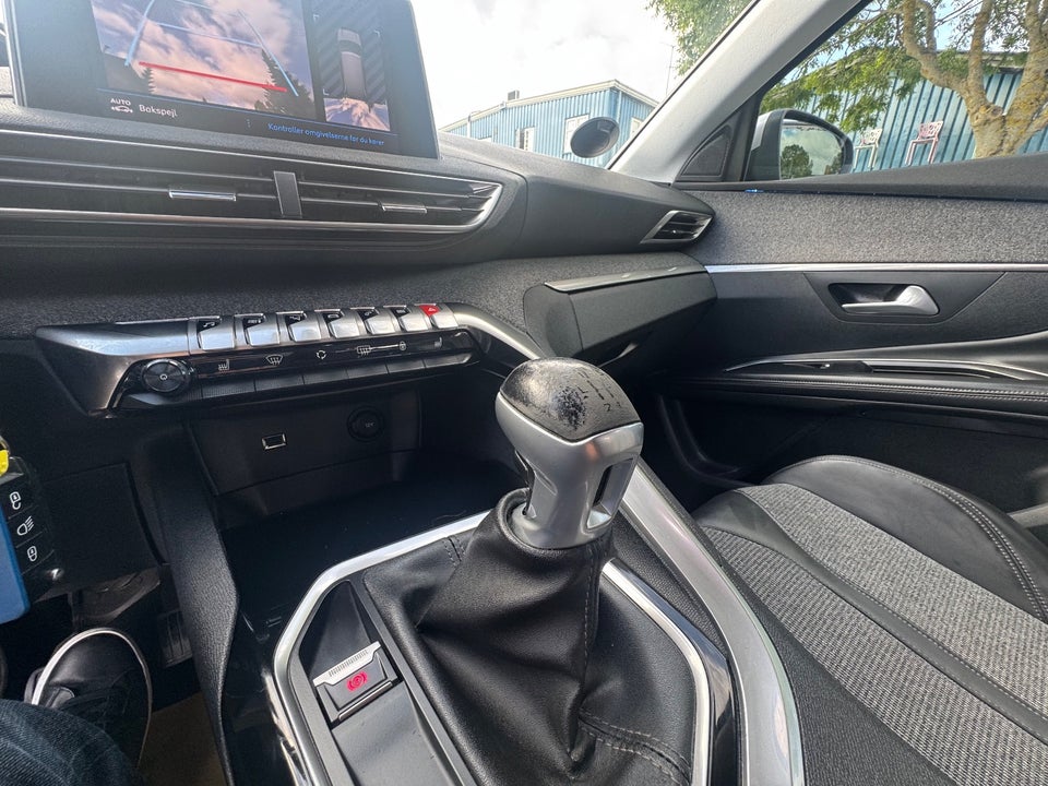 Peugeot 5008 1,5 BlueHDi 130 Allure 7prs 5d