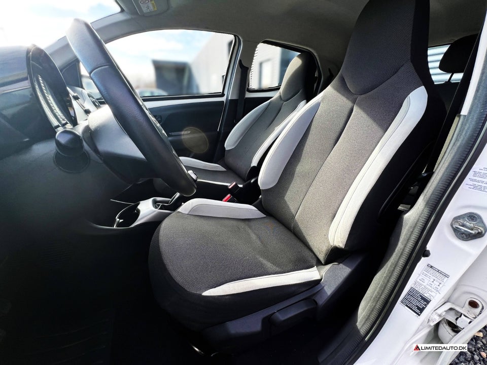 Toyota Aygo 1,0 VVT-i x-press 5d