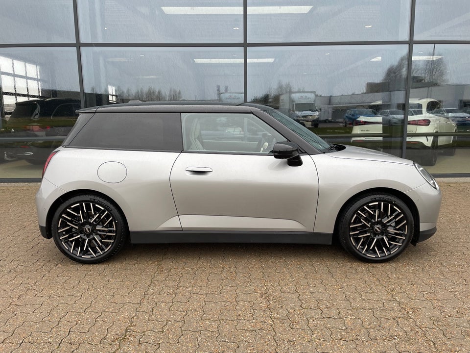 MINI Cooper SE Favoured Trim XL 3d