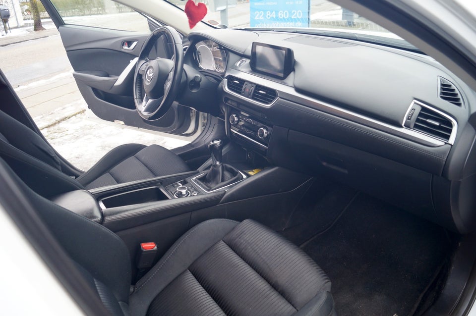 Mazda 6 2,2 SkyActiv-D 150 Core Business stc. 5d