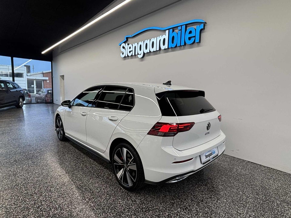 VW Golf VIII 1,4 GTE DSG 5d