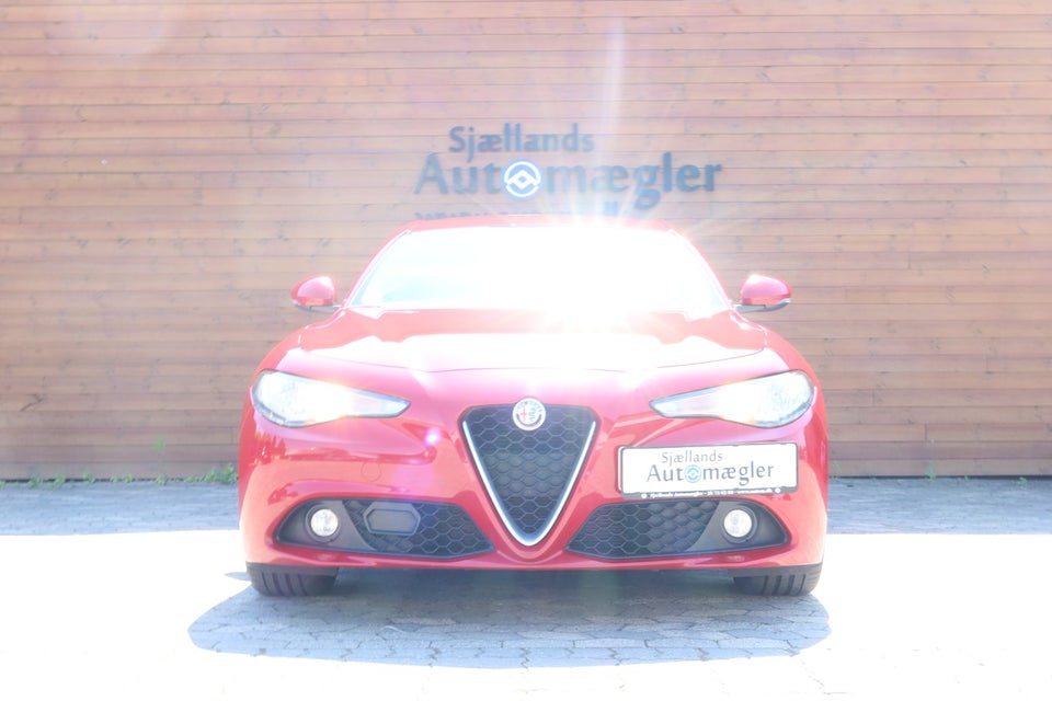 Alfa Romeo Giulia 2,0 T 200 aut. 4d