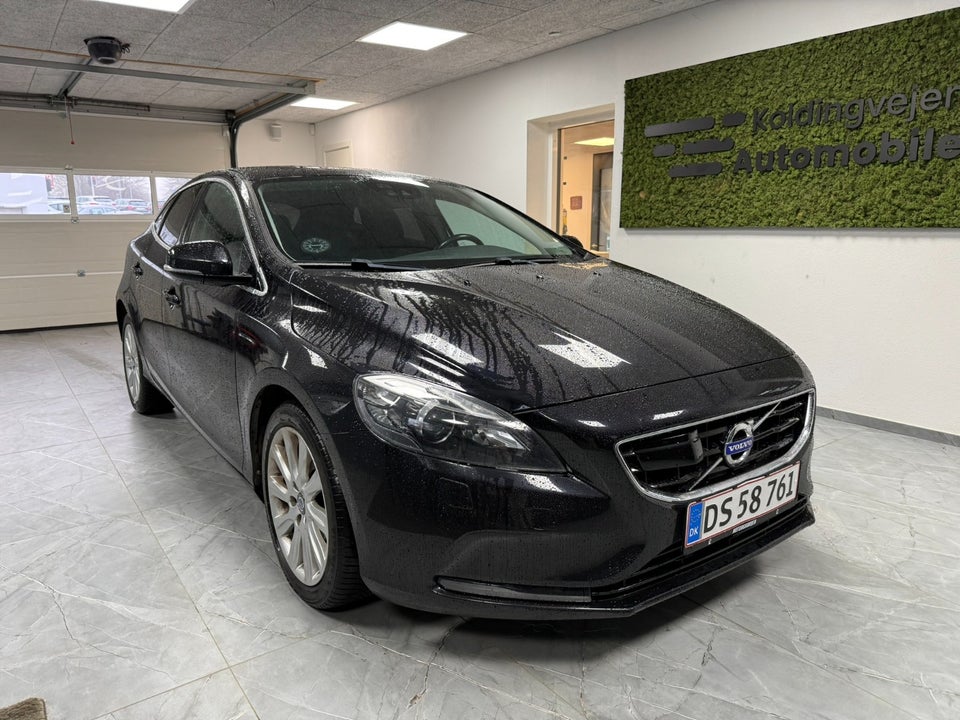 Volvo V40 1,6 D2 115 Momentum aut. 5d