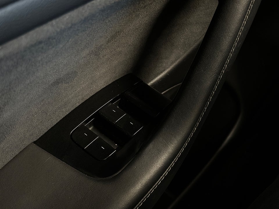 Tesla Model 3 Long Range AWD 4d