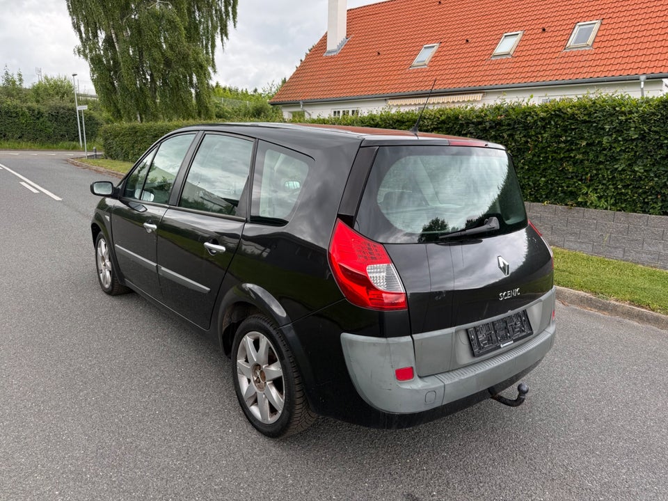 Renault Grand Scenic II 2,0 Dynamique 5d