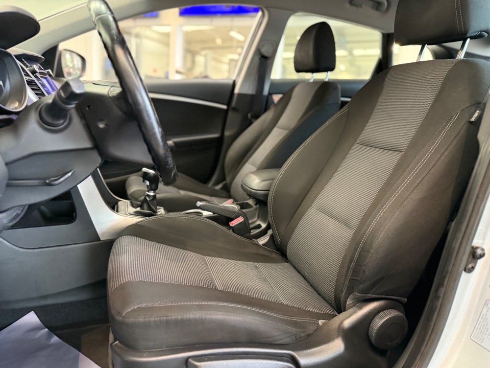 Hyundai i30 1,6 CRDi 110 XTR Eco 5d