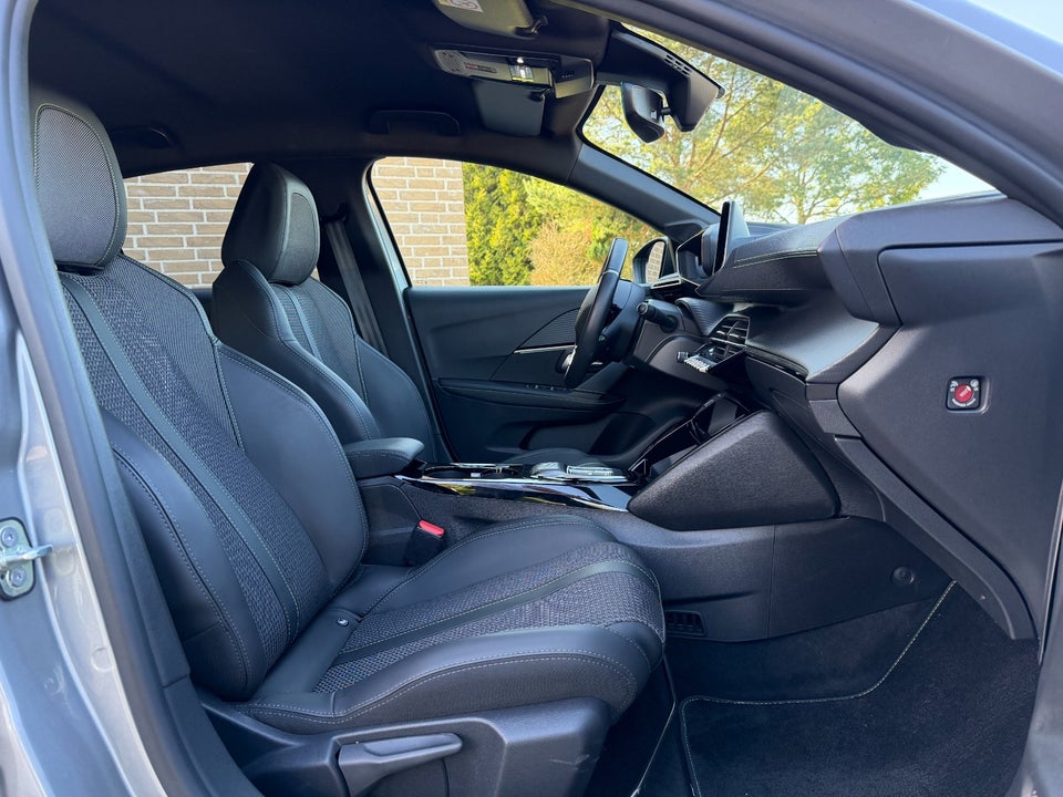 Peugeot e-208 50 GT 5d