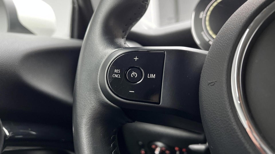 MINI Cooper SE Essential 3d