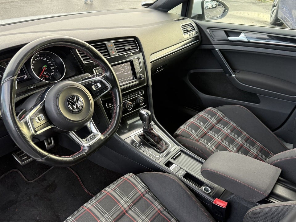 VW Golf VII 2,0 GTi DSG BMT 5d