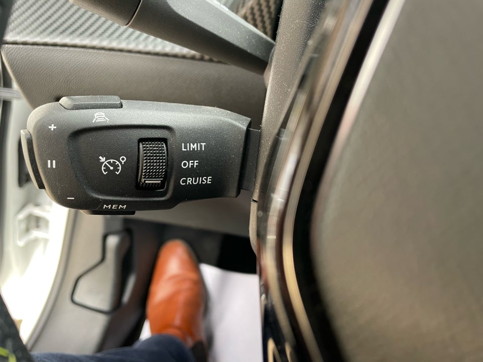 Peugeot e-208 50 GT 5d