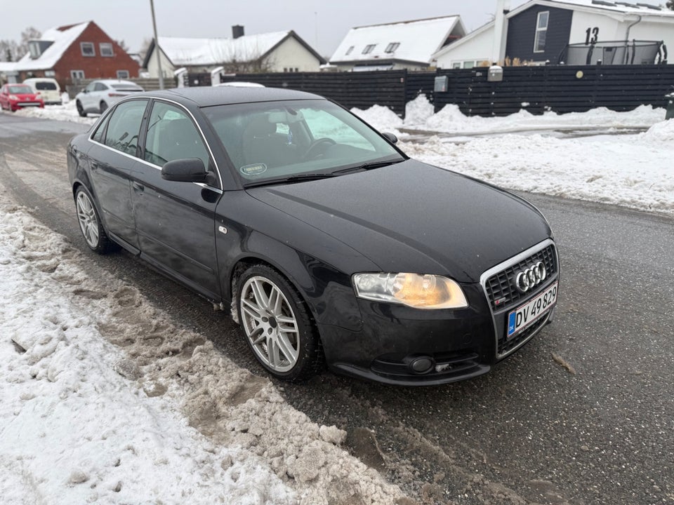 Audi A4 2,0 TDi 140 S-line Multitr. 4d