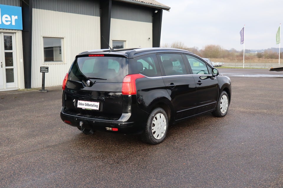Peugeot 5008 1,6 HDi 114 Style 7prs 5d