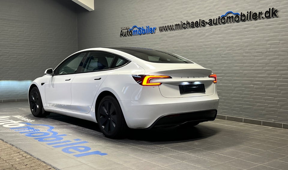 Tesla Model 3 RWD 4d