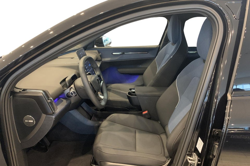Volvo EX30 Extended Range Plus 5d