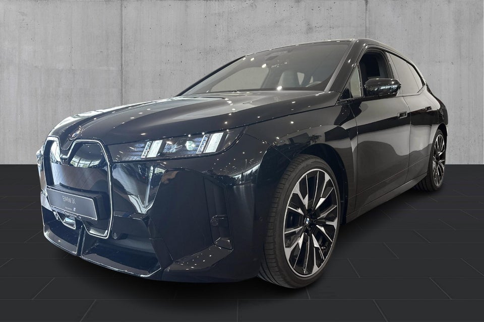 BMW iX xDrive60 Fully Charged 5d