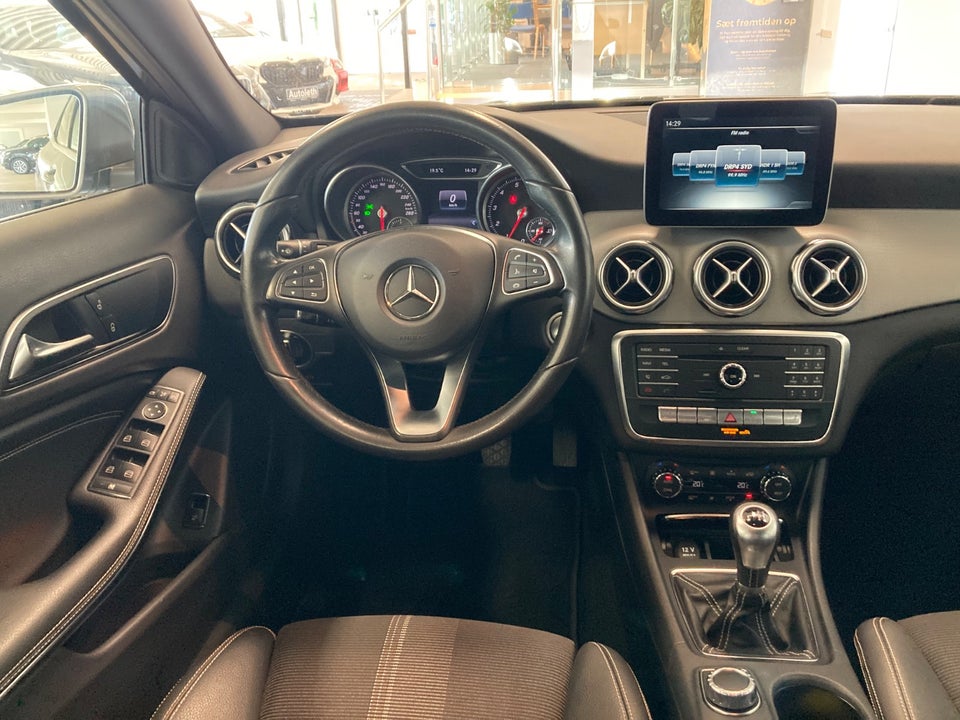 Mercedes GLA200 1,6  5d