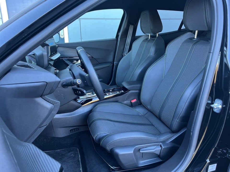 Peugeot e-2008 54 GT 5d