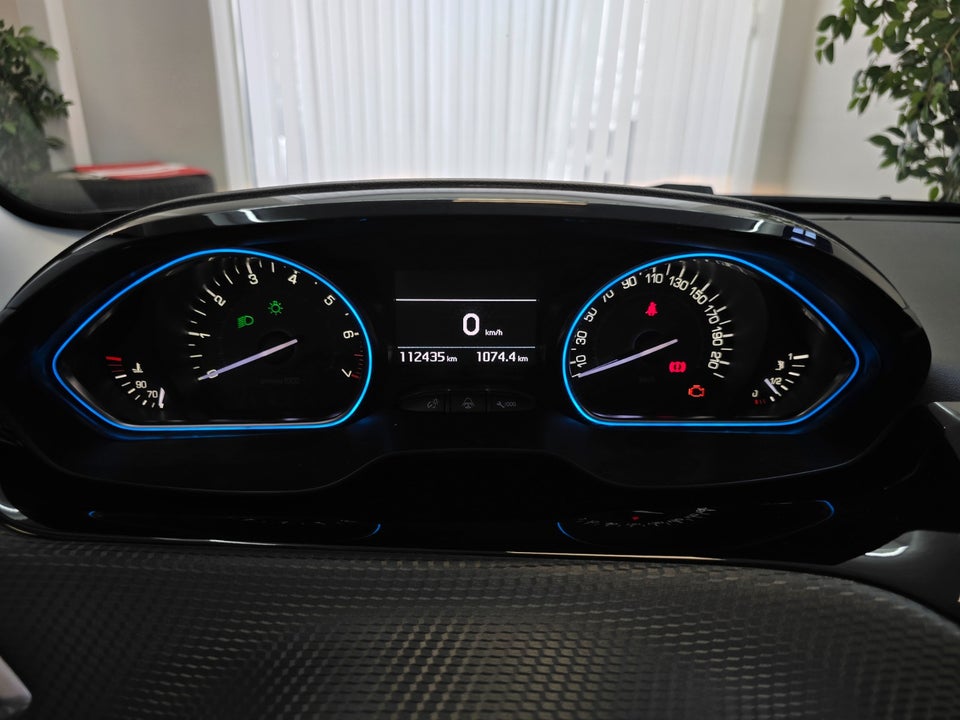 Peugeot 2008 1,2 e-THP 110 Desire Sky 5d