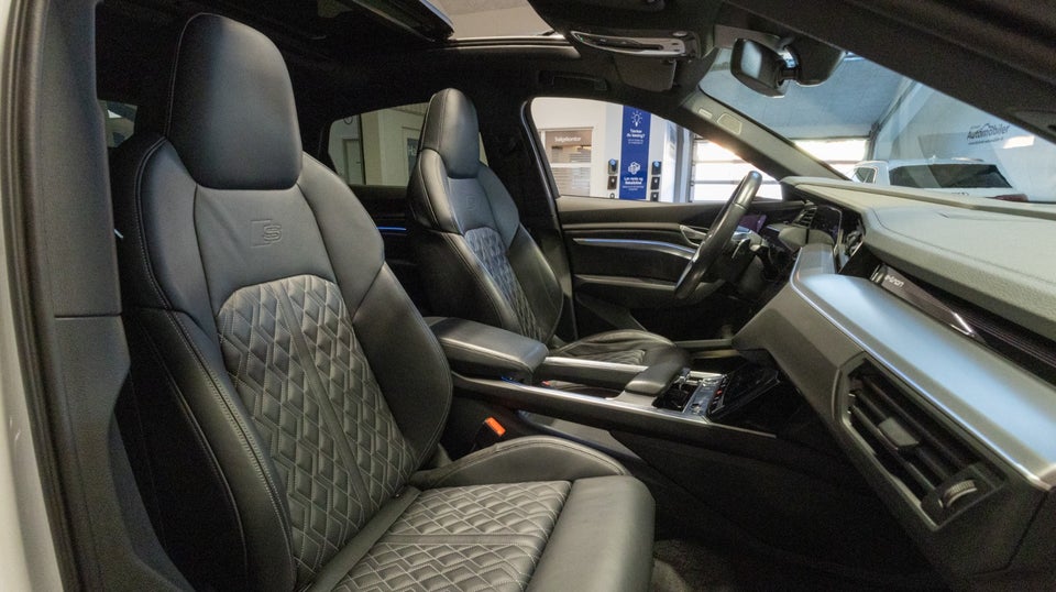 Audi e-tron 55 S-line Sportback quattro 5d